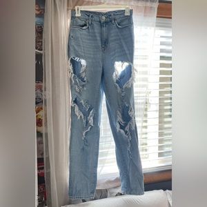 BDG • Ripped Jeans